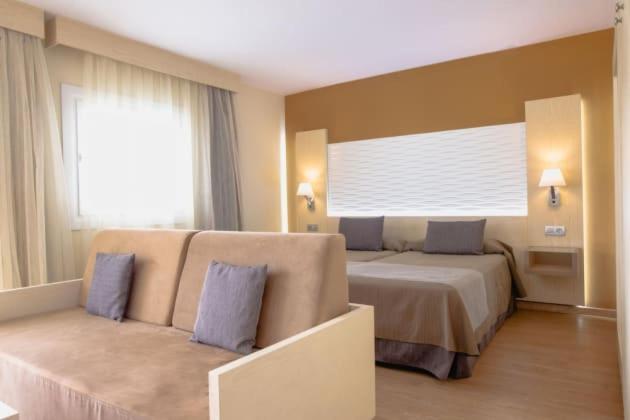 Deluxe Junior Suite with Hot Tub,630908259:JPEG