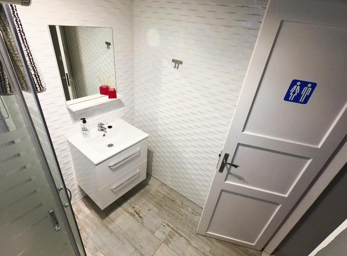 Habitación Doble con baño compartido y vistas al mar