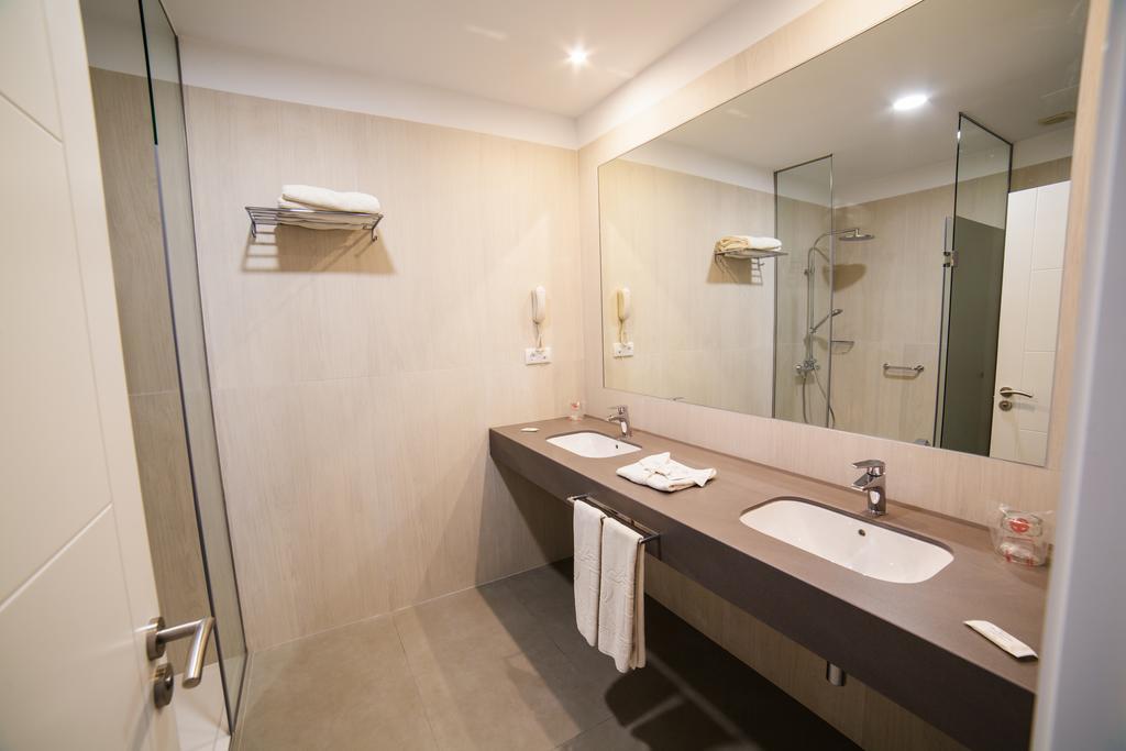 Quarto Superior com Vista Piscina