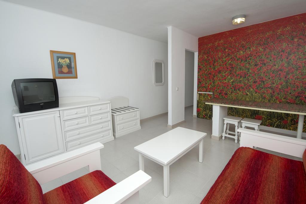 Habitación Familiar Básica (2 adultos + 2 niños)