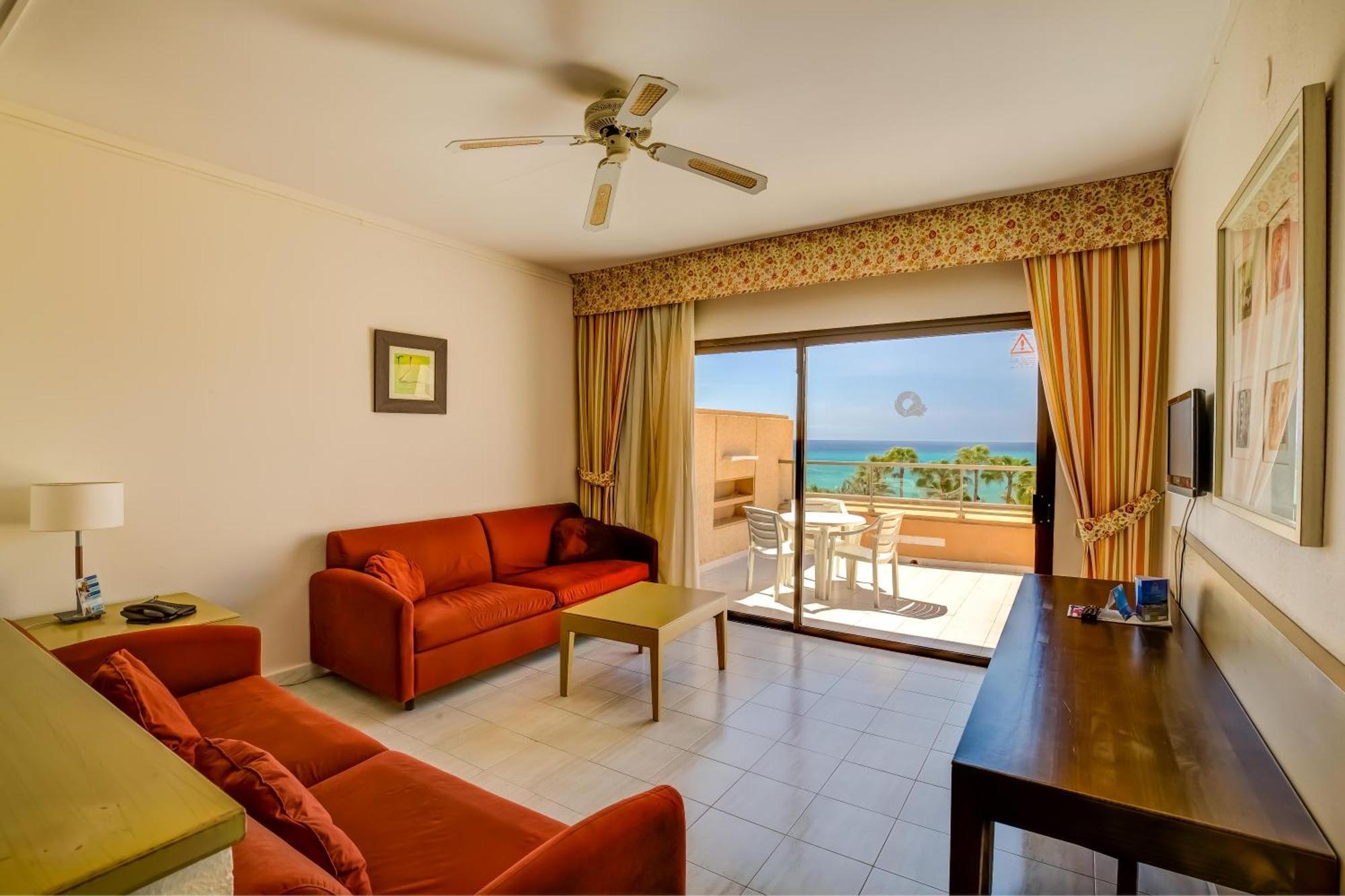 Habitación Familiar con vistas al mar (3 adultos + 1 niño)