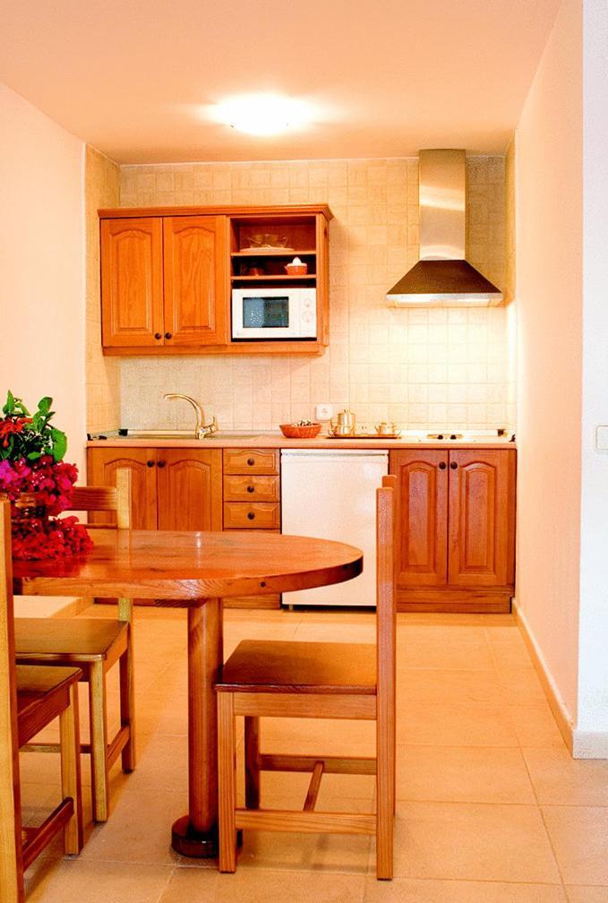 One-Bedroom Apartment,552991794:JPEG