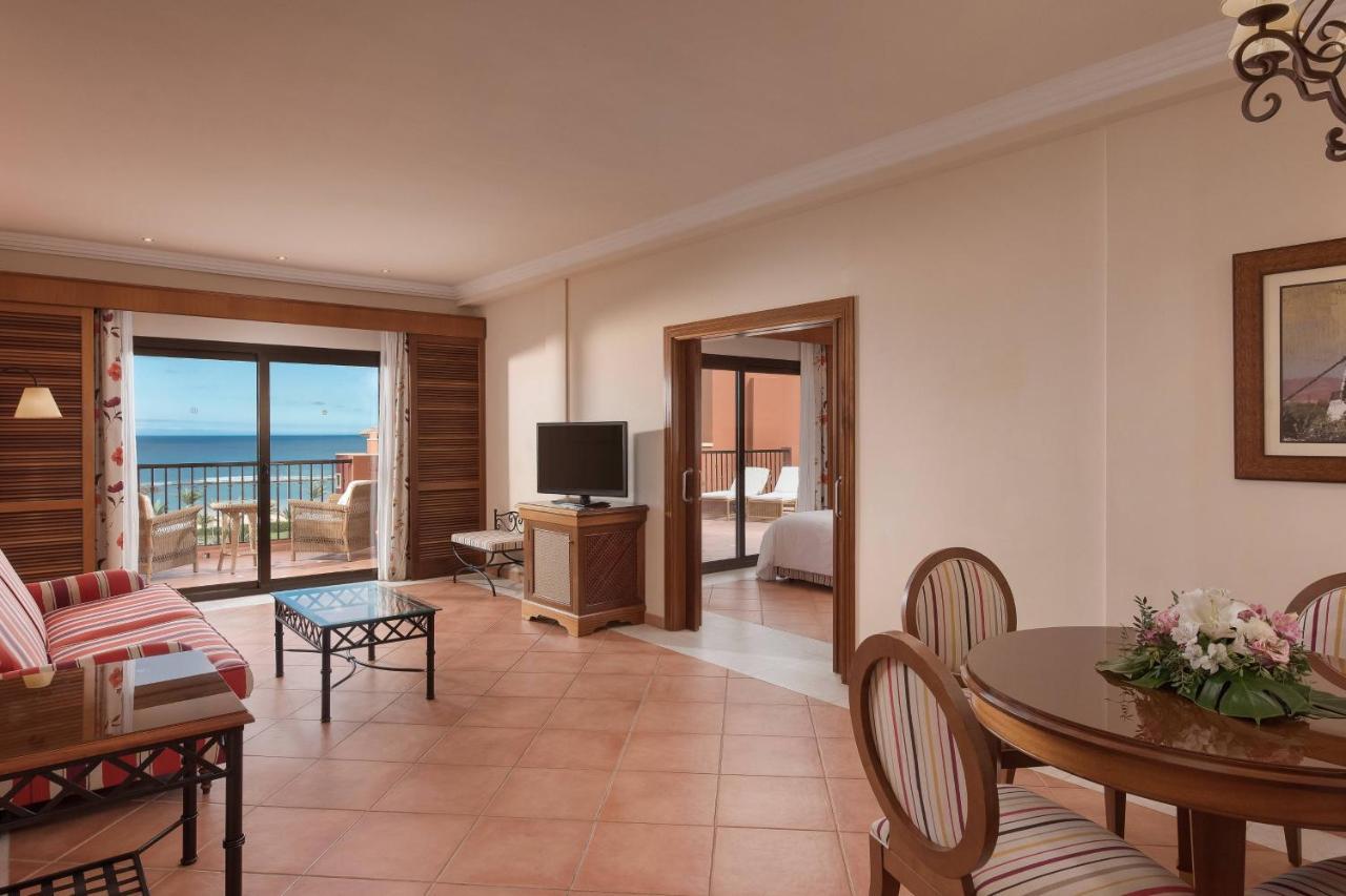 Suite Executive con cama grande y vistas al mar