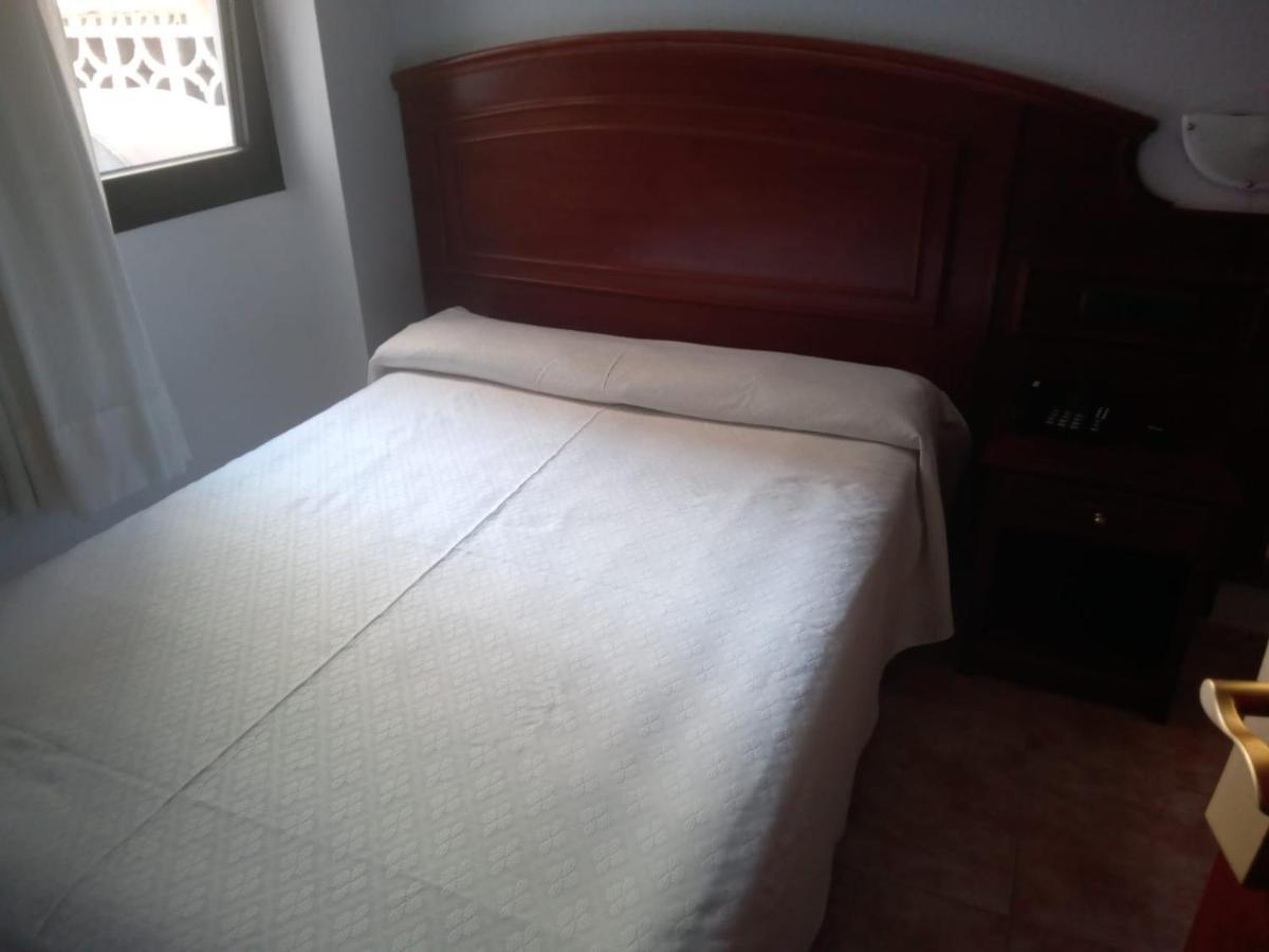 Budget Single Room,1419582819:JPEG