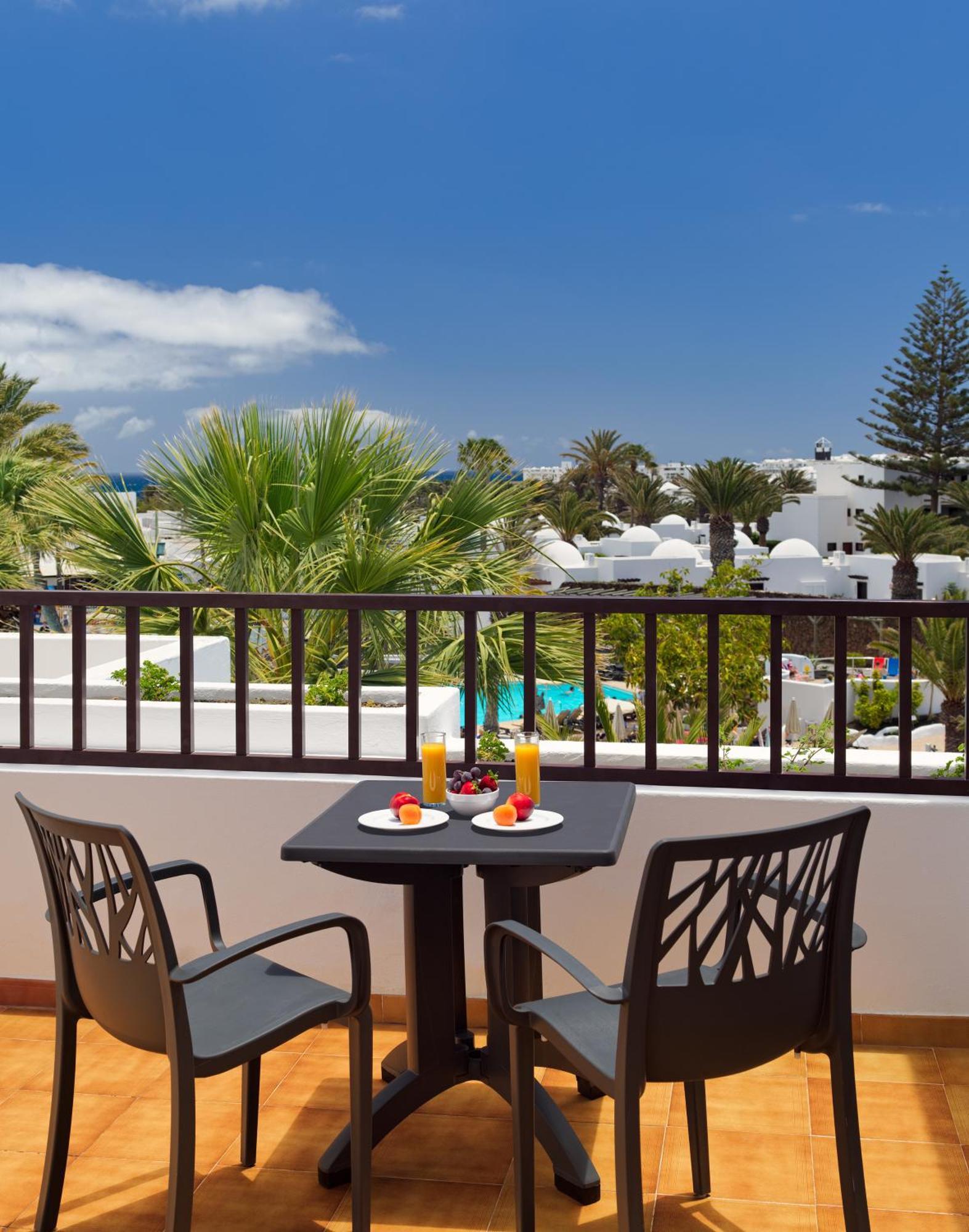 Suite Familiar con vistas a la piscina (3 adultos)