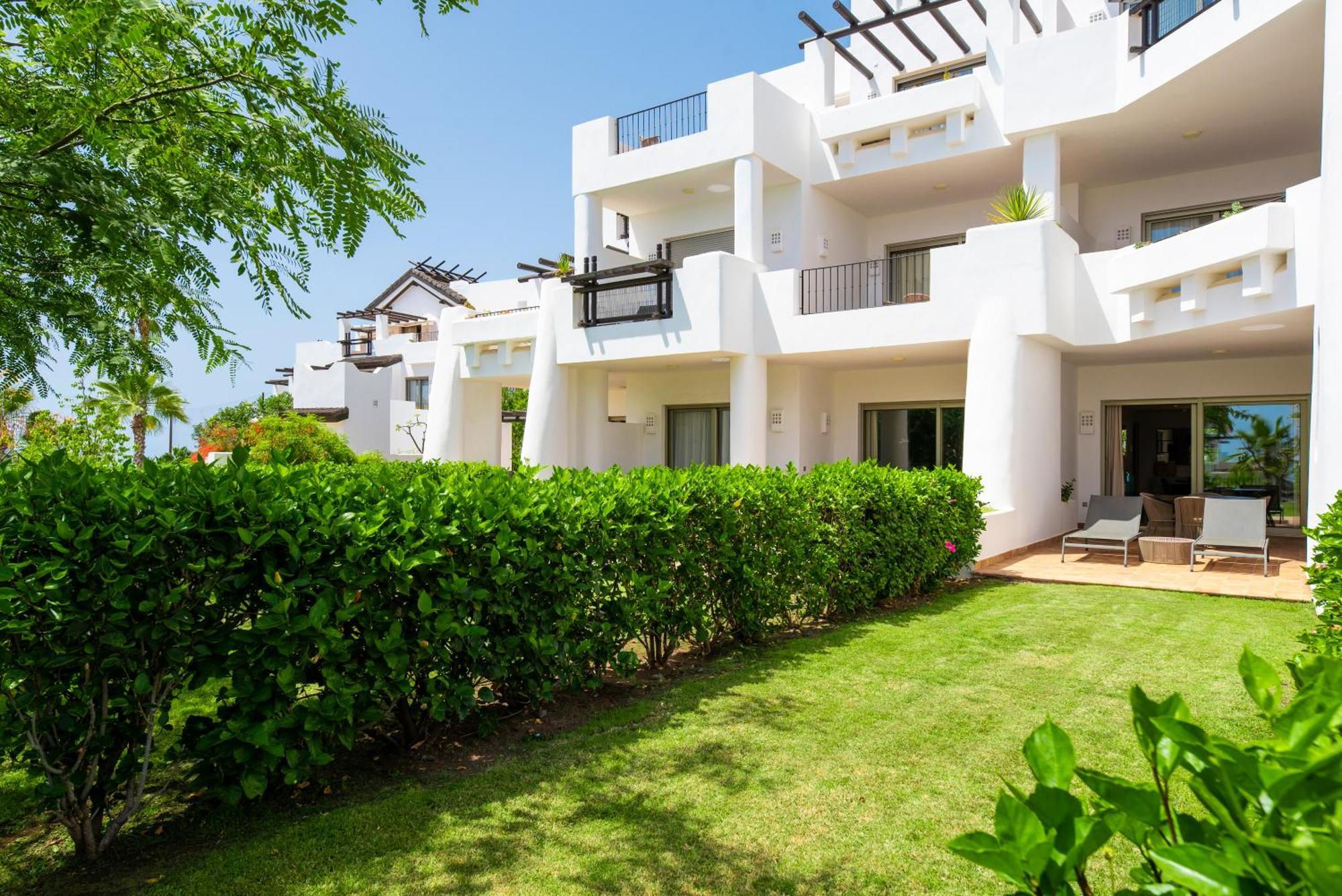 One-Bedroom Suite Partial Sea View