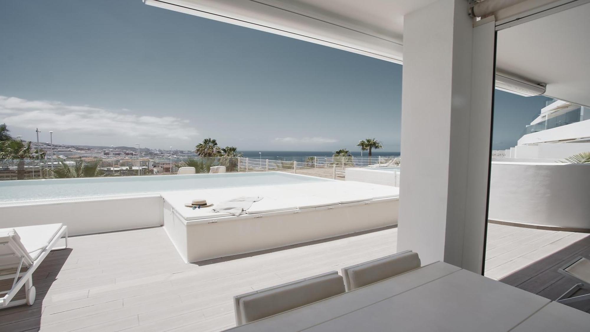 Suite Divinity Rio de 1 dormitorio con piscina privada y vistas al mar