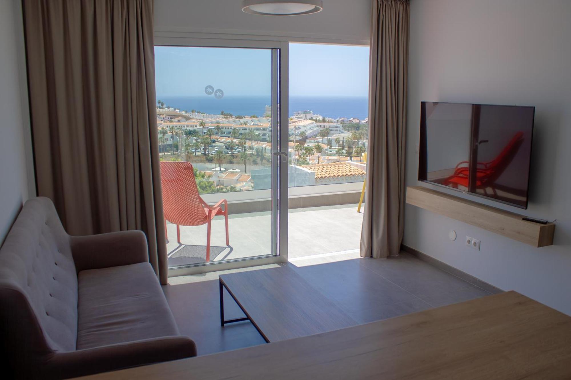 Two-Bedroom Apartment with Balcony and Sea View,1614788861:JPEG
