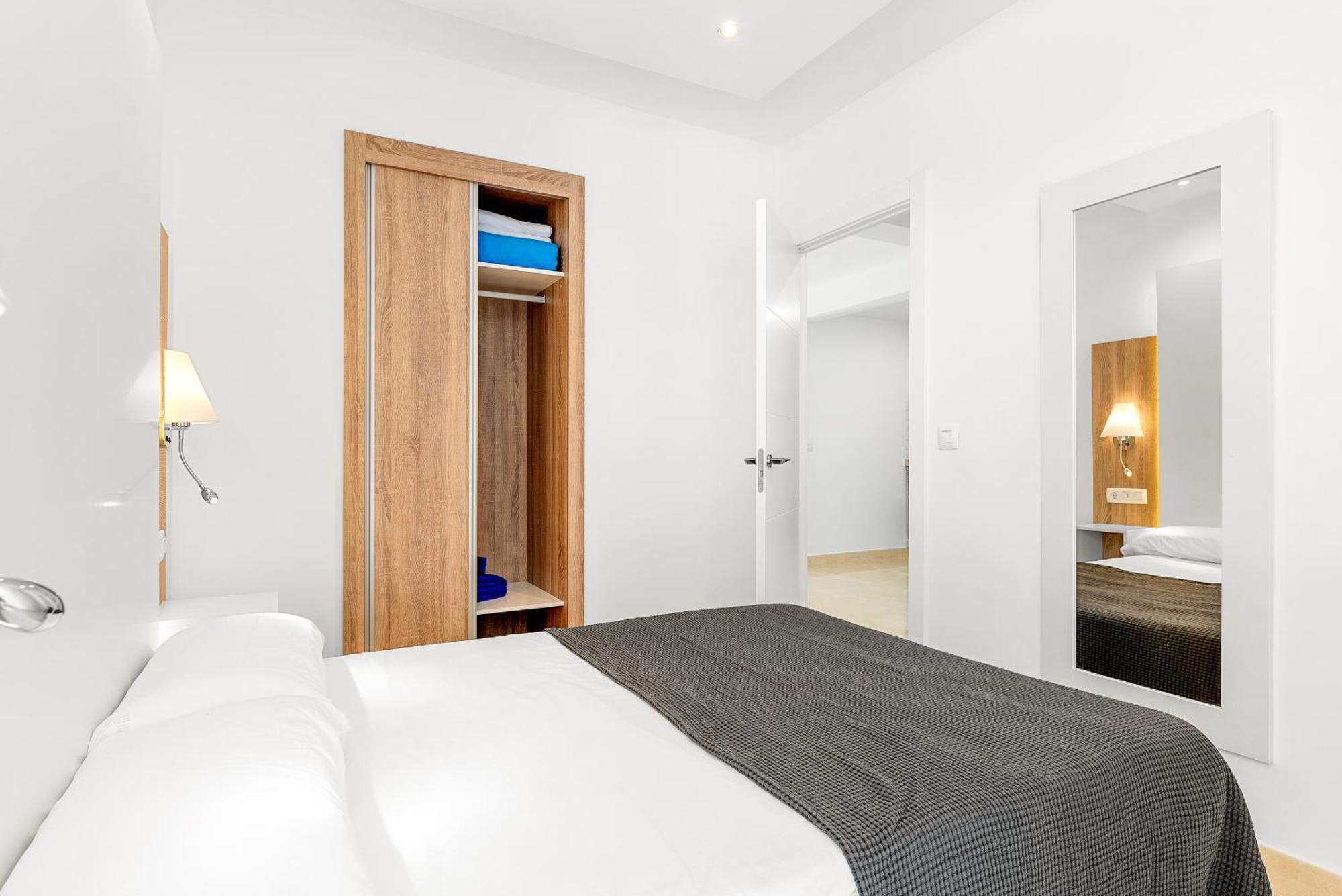 One-Bedroom Apartment Sea View