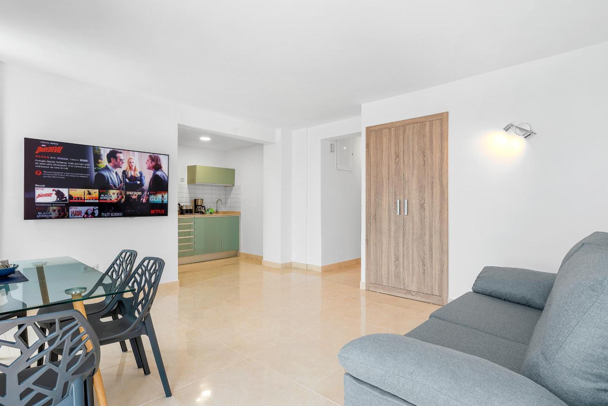 One-Bedroom Apartment Sea View