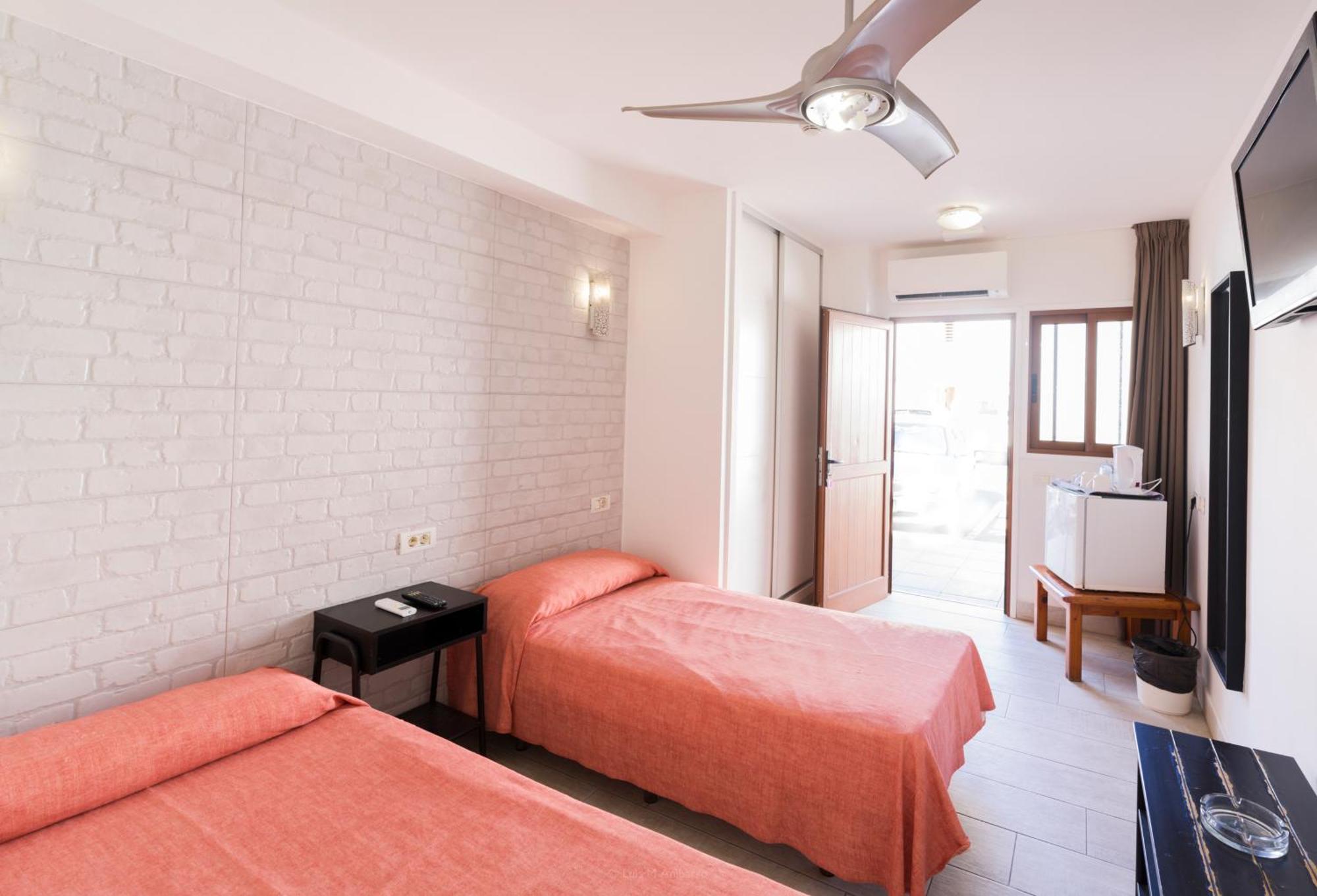 Zweibettzimmer mit eigenem Bad