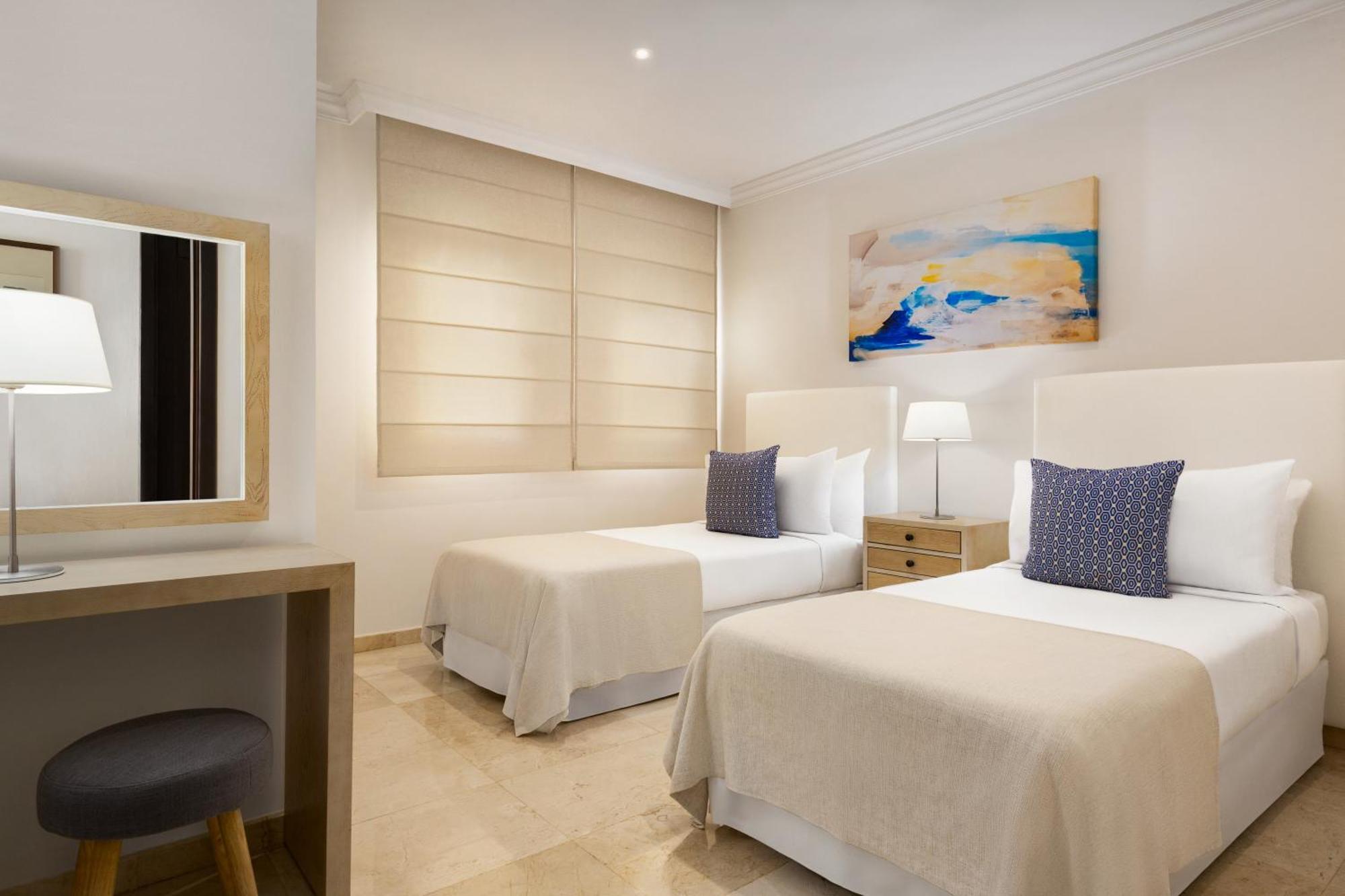 Superior Two-Bedroom Apartment with Hot Tub and Ocean View,1631635998:JPEG