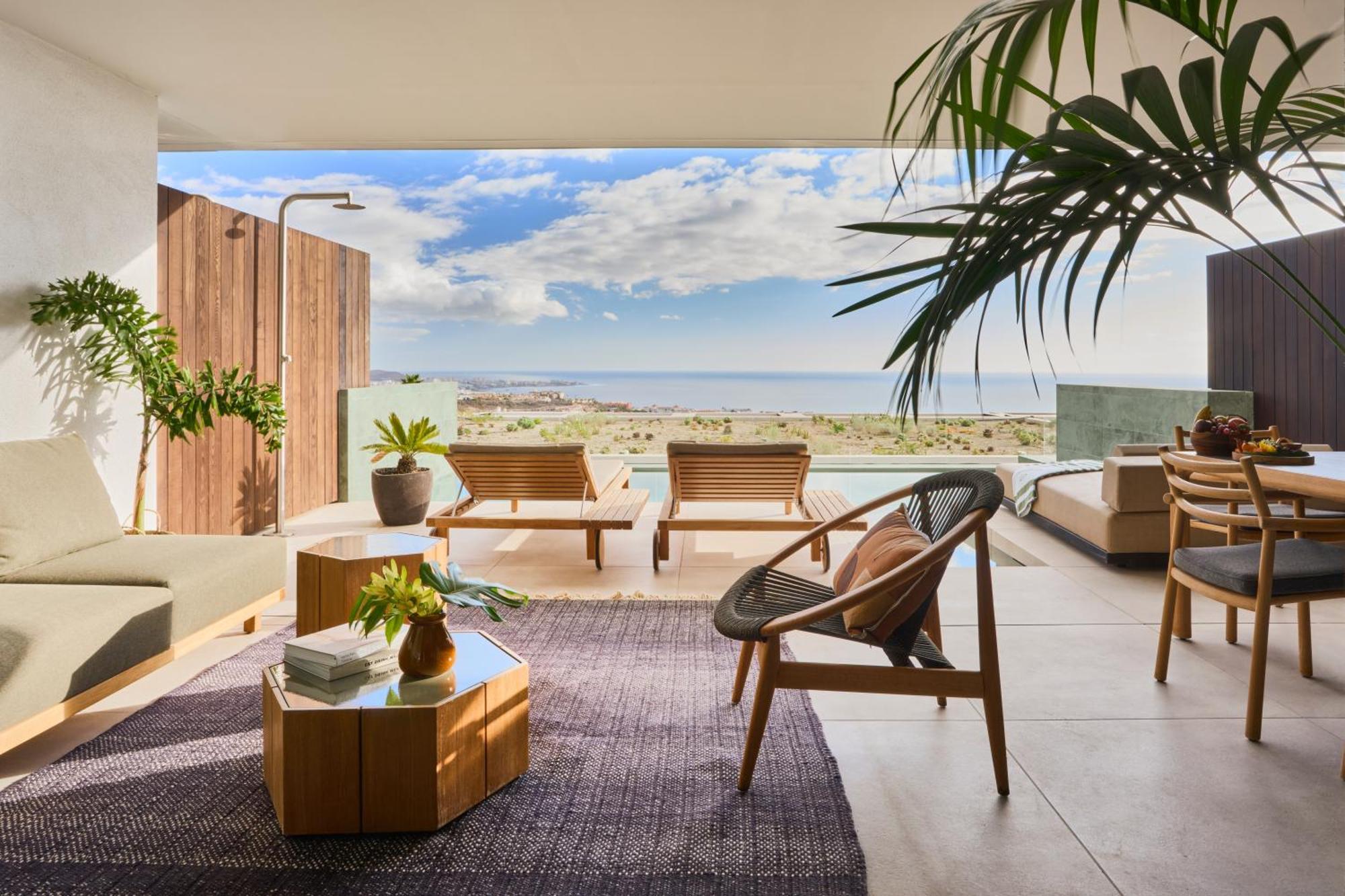 Deluxe Two-room Suite Sea View Pool