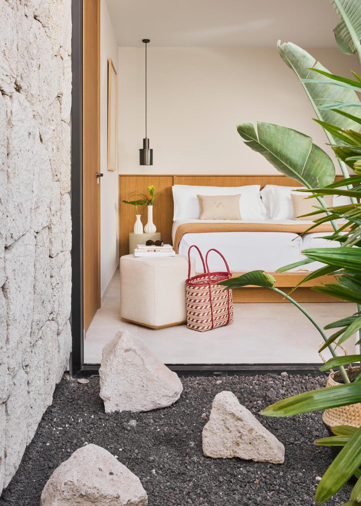 Deluxe Two-room Suite Sea View Pool