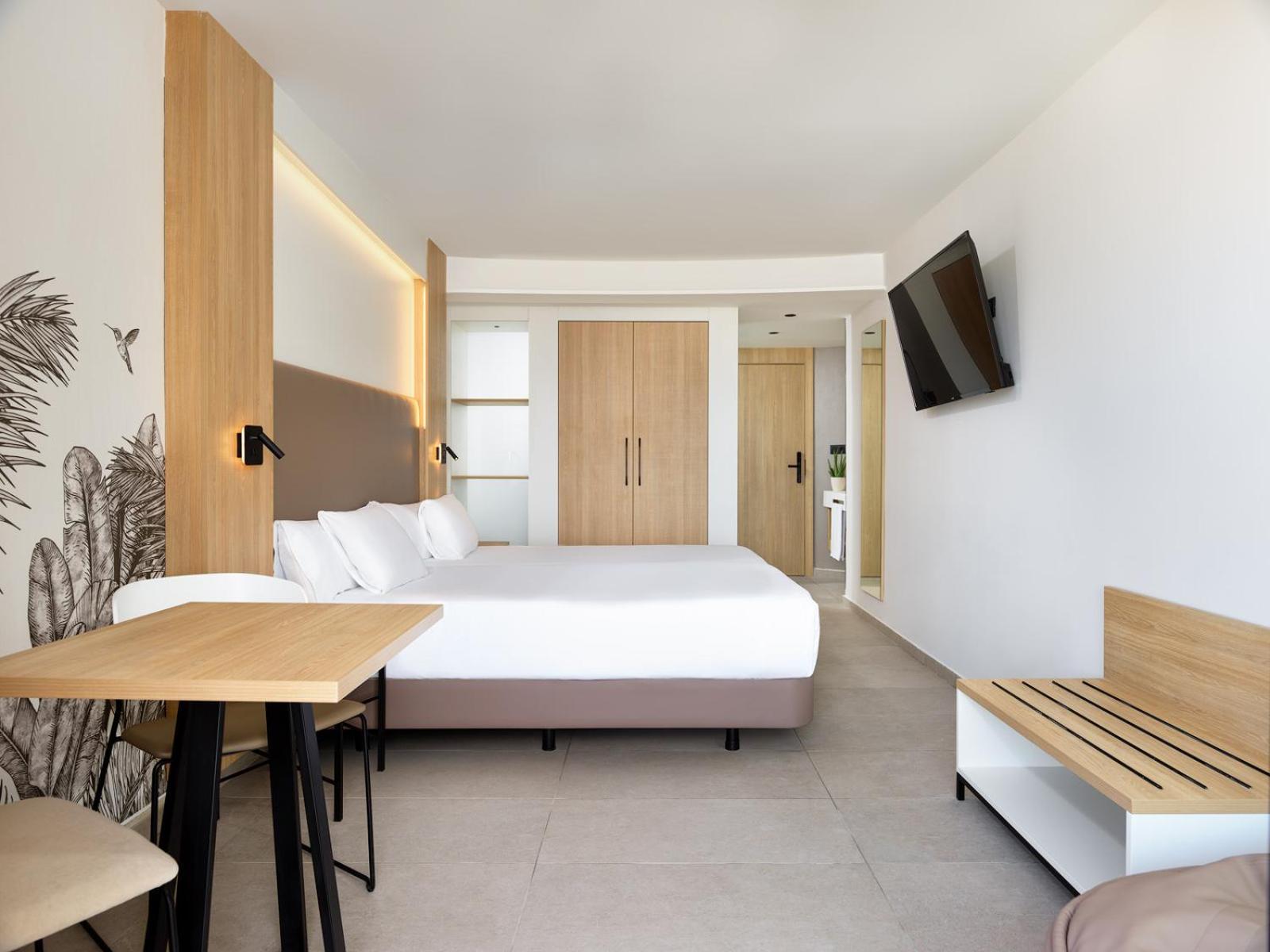 Doppelzimmer mit Poolblick