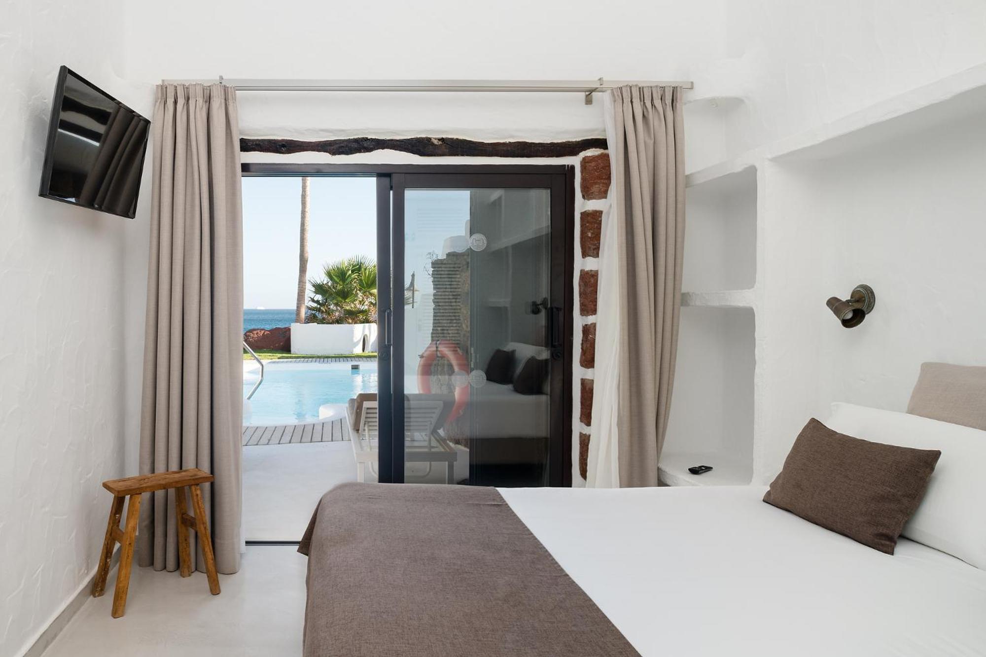 Villa de 2 dormitorios con vistas al mar y piscina privada