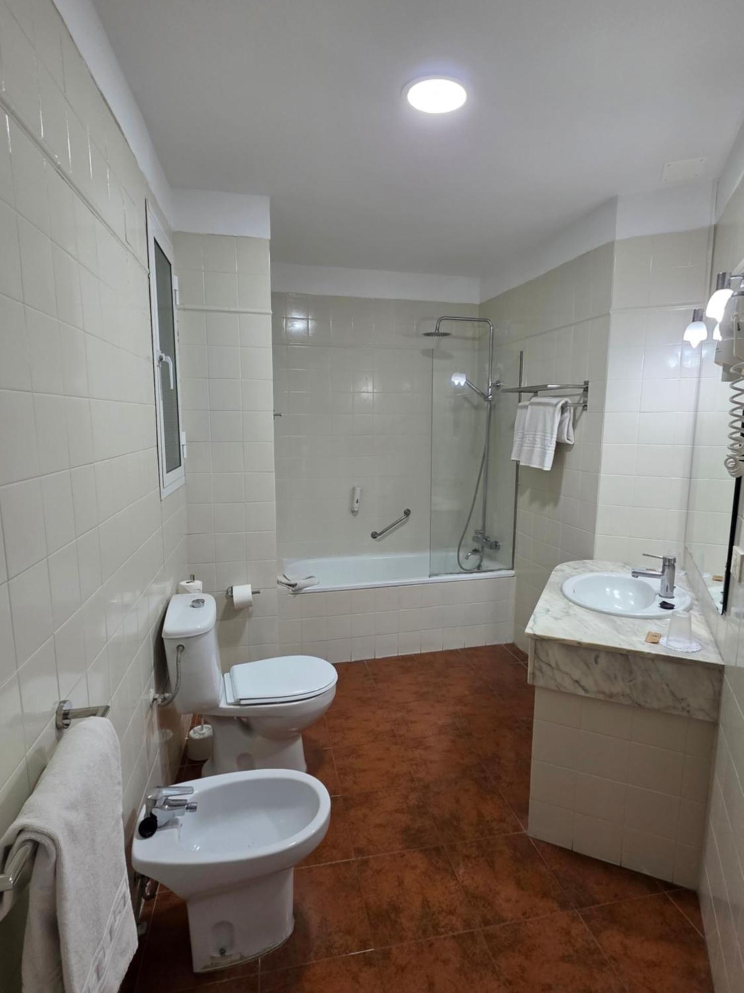 Quarto Duplo ou Twin (2 Adultos + 1 Criança)