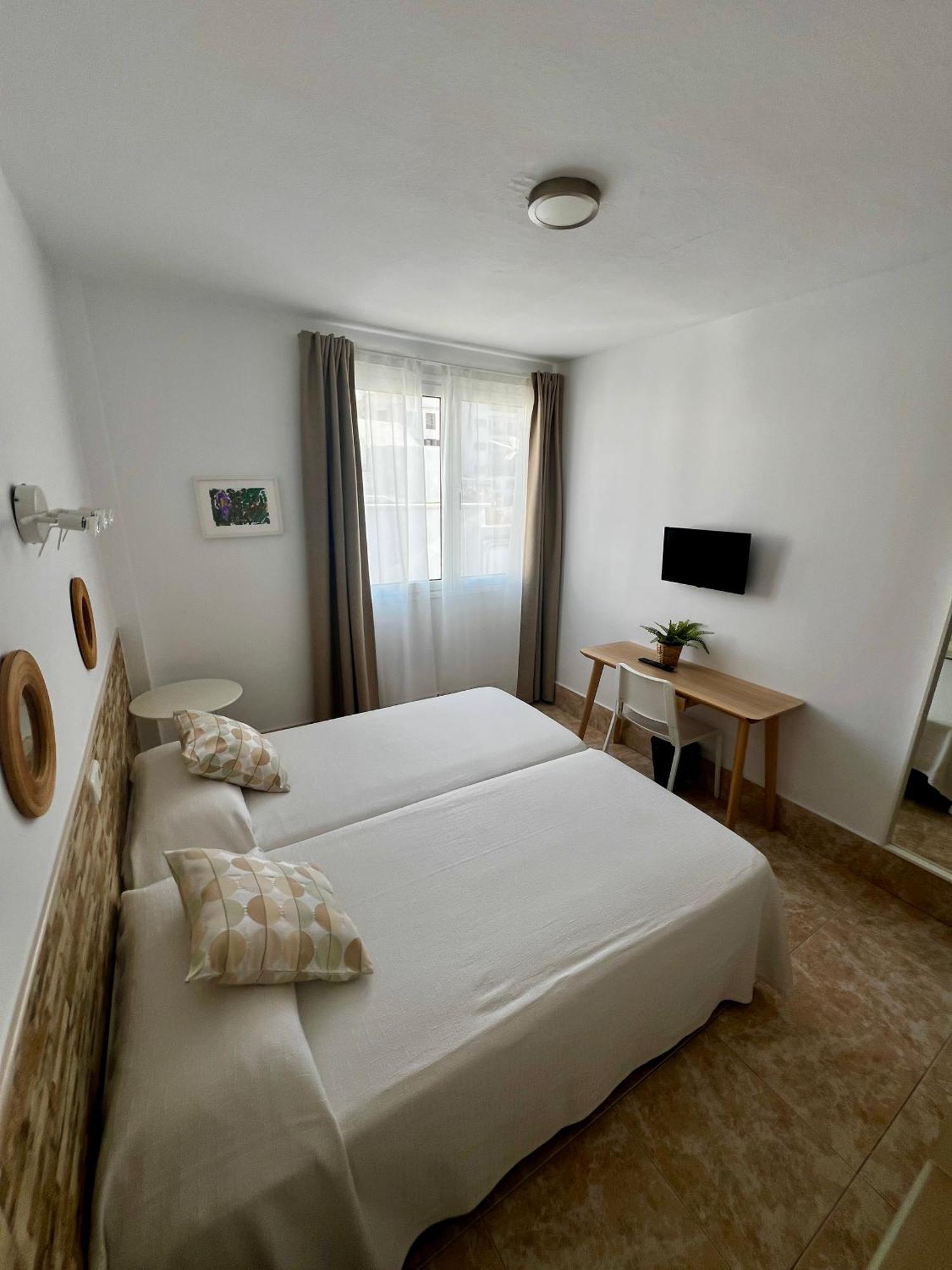 Twin Room,1668058092:JPEG