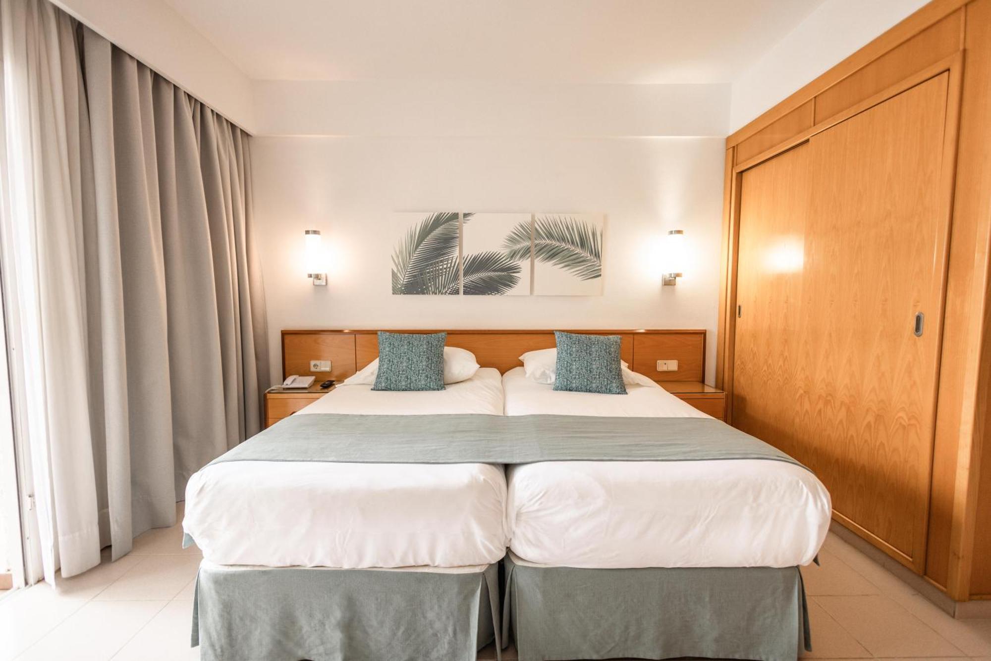 Chambre Double Supérieure - Vue sur Piscine