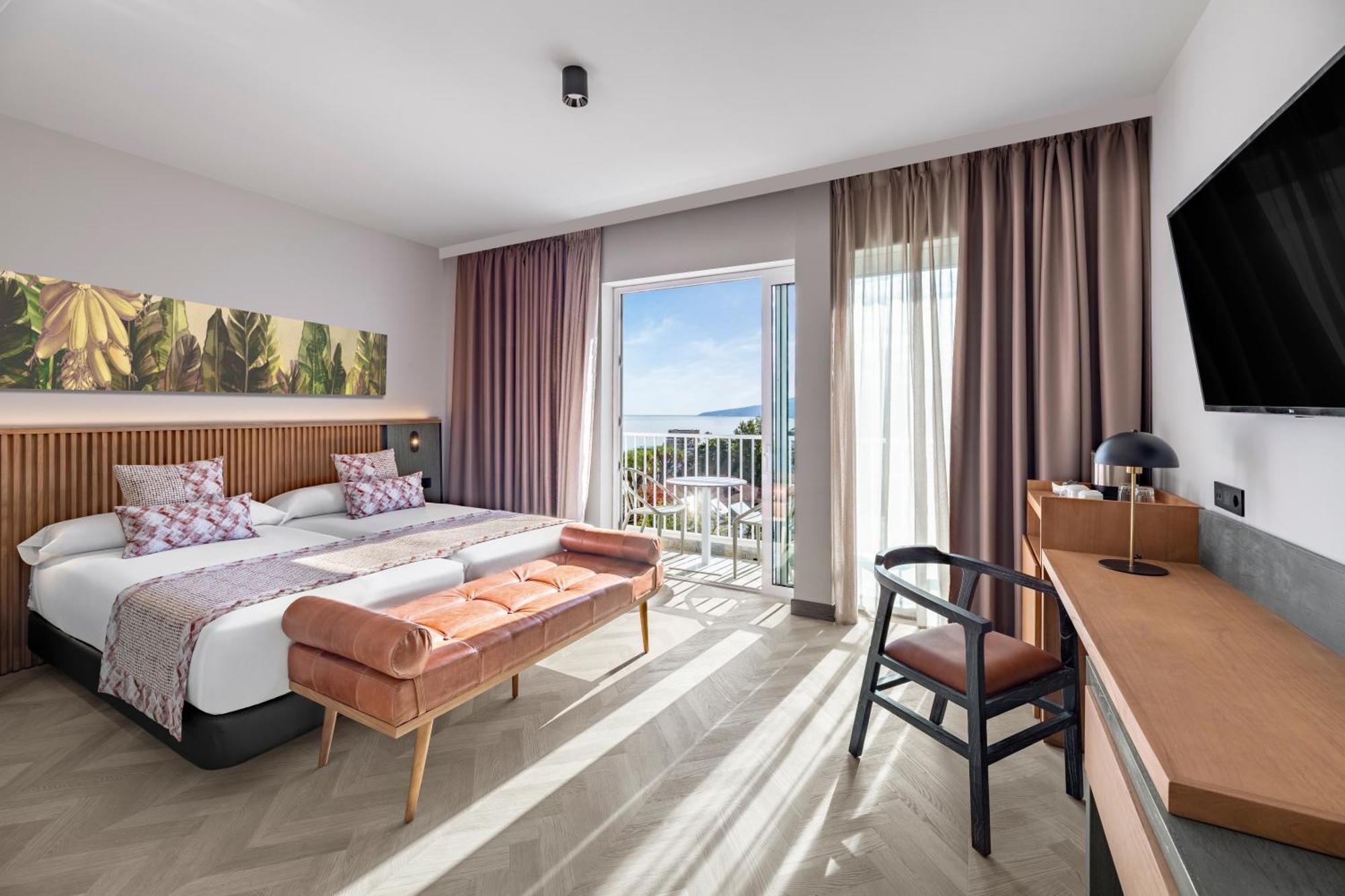 Deluxe Room with Sea, City or Mountain Views