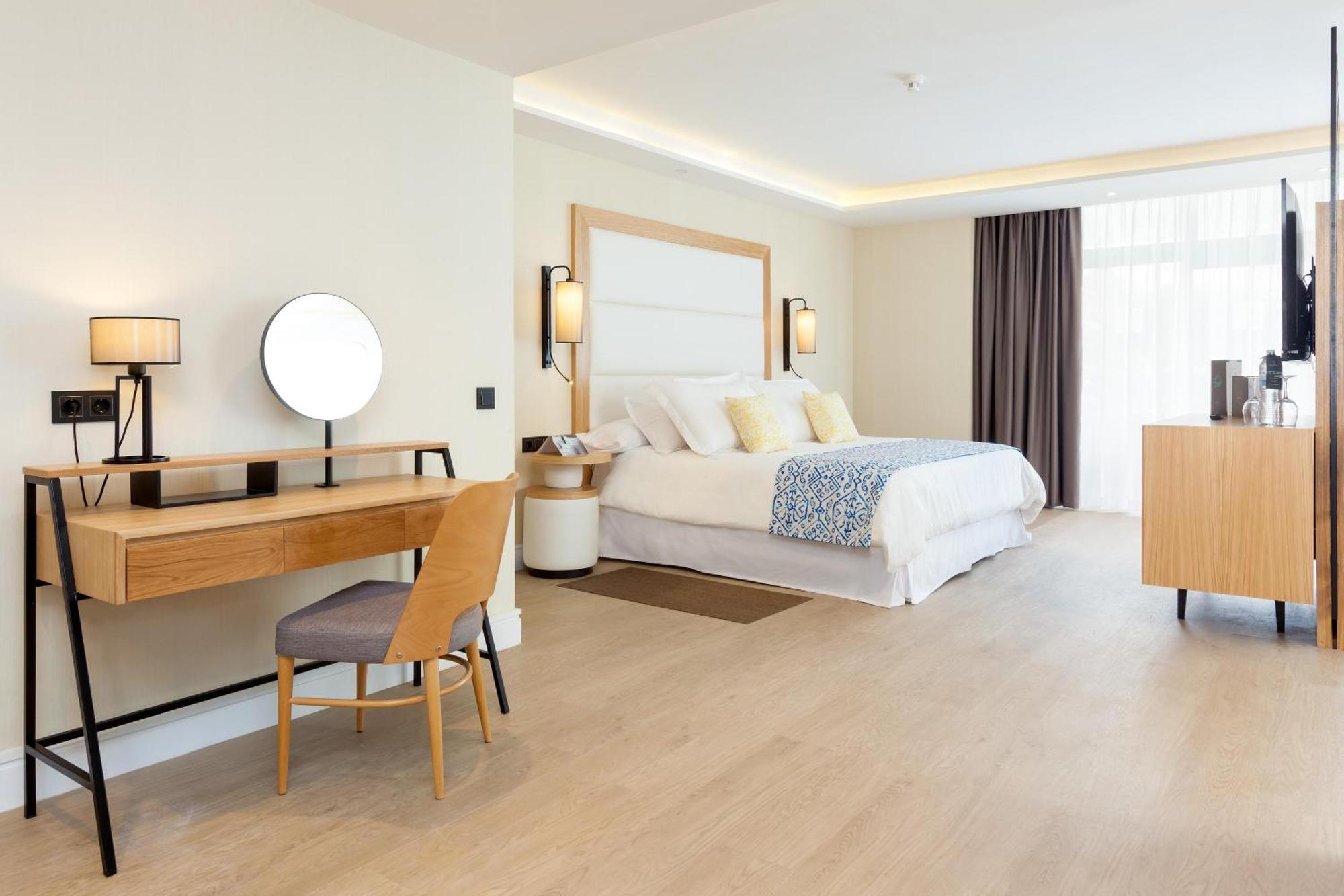 Gold Level Room with Hot Tub and Ocean View (3 Adults)