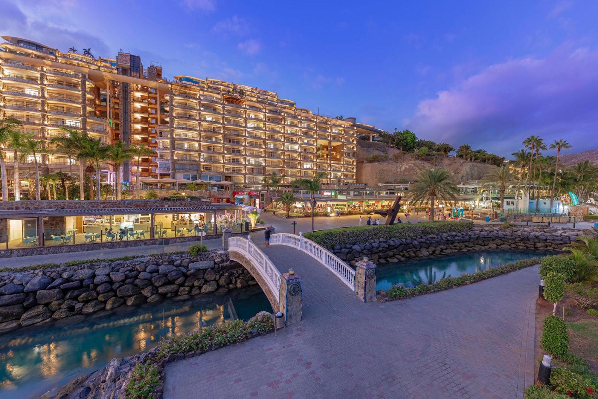 Deluxe One-Bedroom Apartment Ocean View