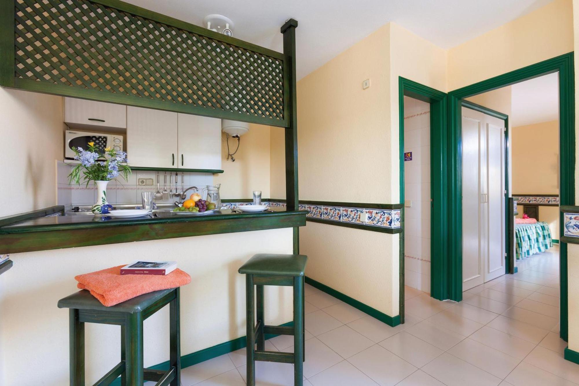 Apartamento de 1 dormitorio con vistas a la piscina
