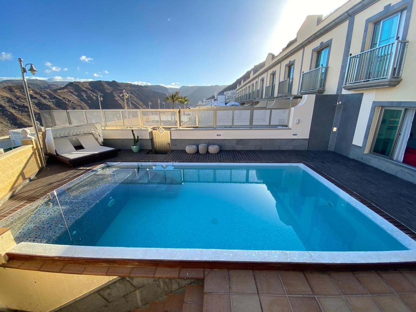 Three-Bedroom Premium Apartment Balcony,1765618505:JPEG