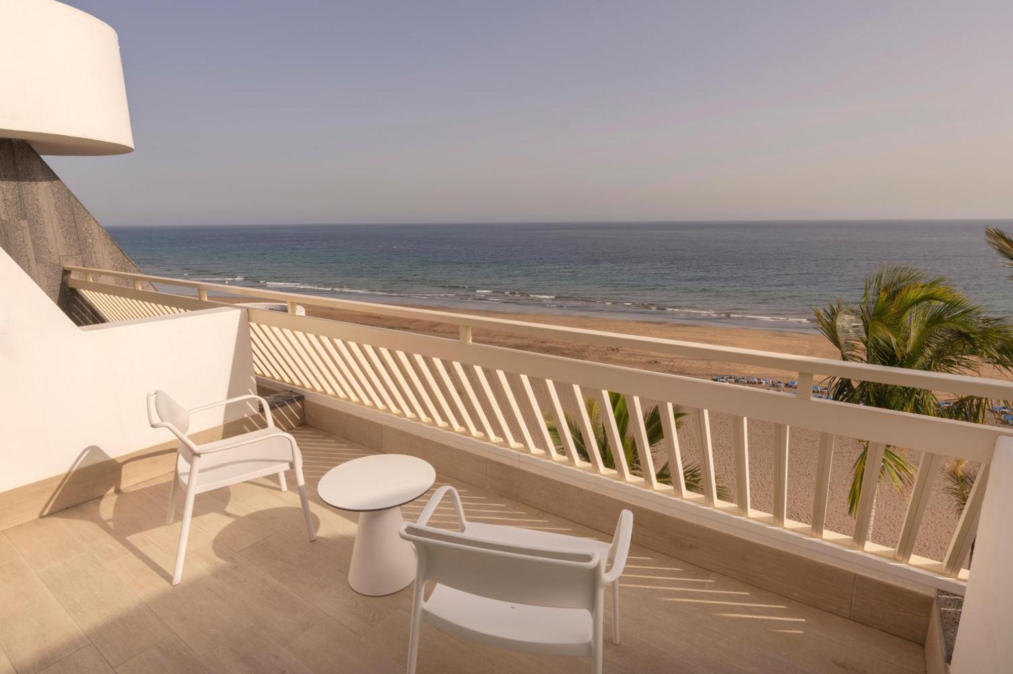 Suite de planta abierta con vistas al mar (3 adultos)