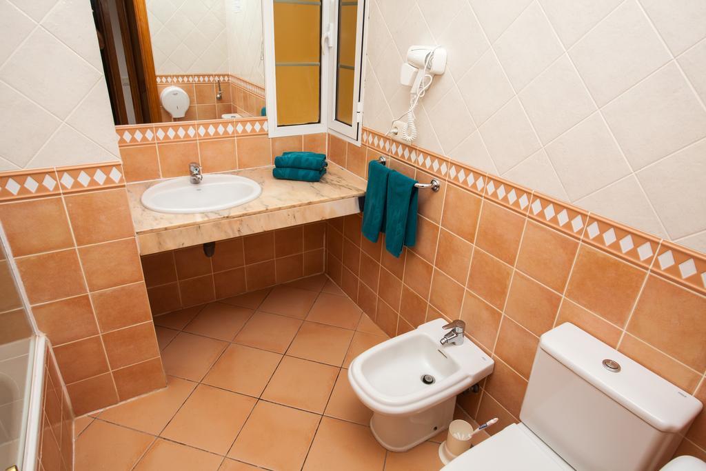 Suite Familiale (4 Adultes + 2 Enfants) - Vue sur Piscine