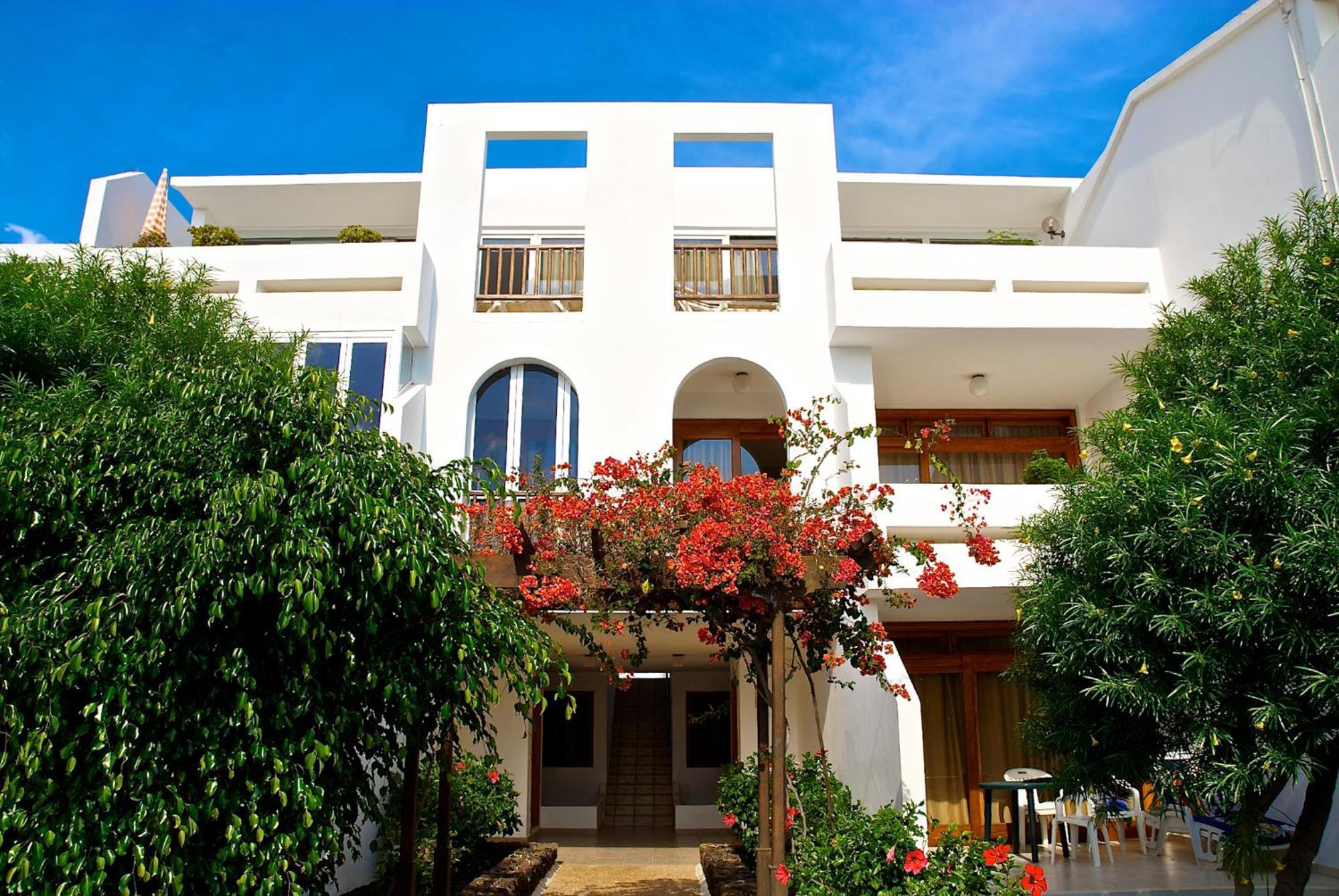 Two-Bedroom Apartment (1-6 adults),63713248:JPEG