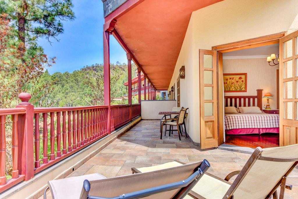 Suite con bañera de hidromasaje y terraza