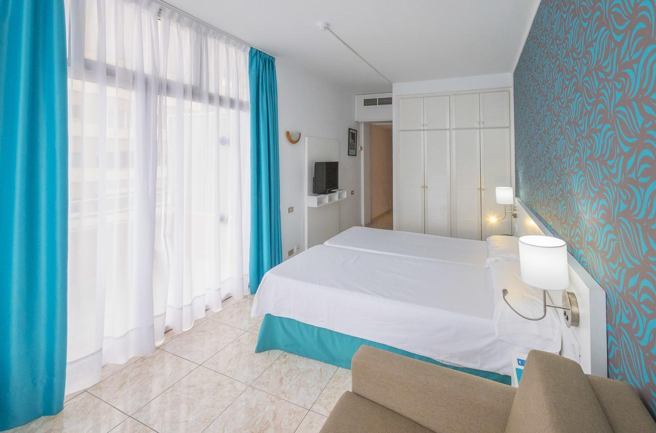 Quarto Triplo Premium (2 Adultos + 1 Criança)