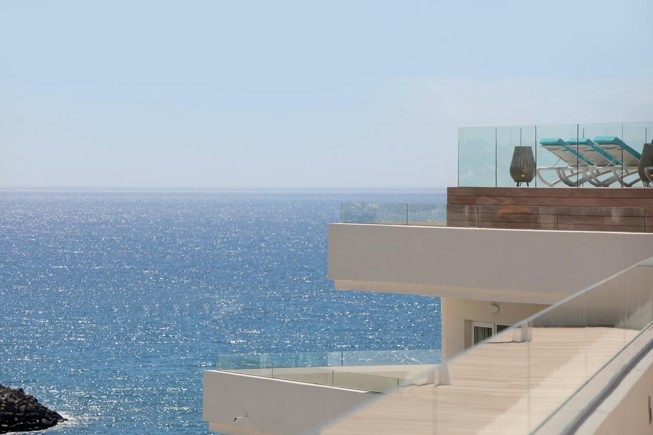 Habitación Doble Star Prestige con vistas laterales al mar y acceso al salón executive