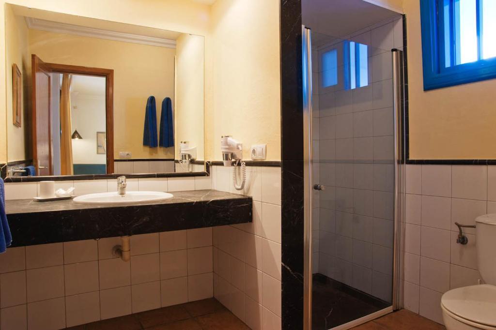 One-Bedroom Apartment with Sea View (2 Adults)