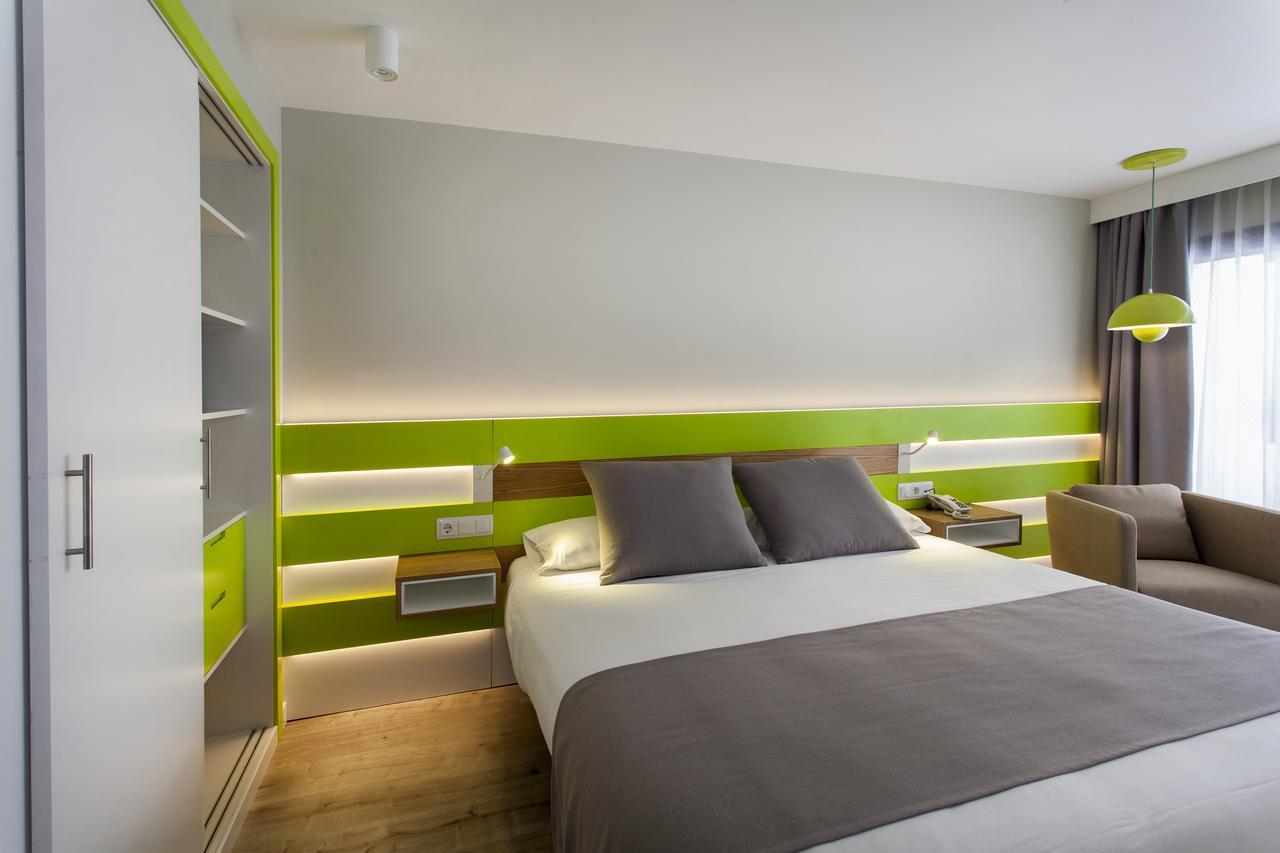 Double Room with Garden,663694710:JPEG