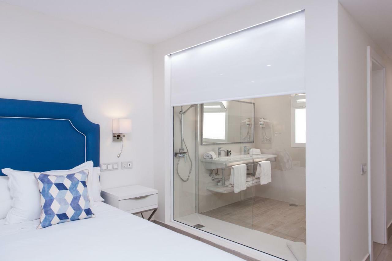 Habitación Triple con vistas al mar (2 adultos + 1 niño)