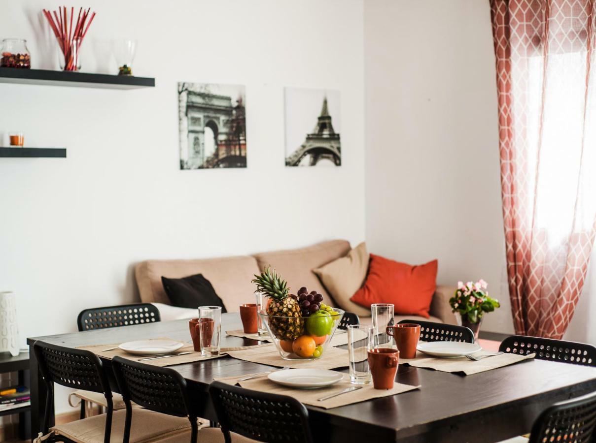 Lit Simple dans Dortoir Mixte