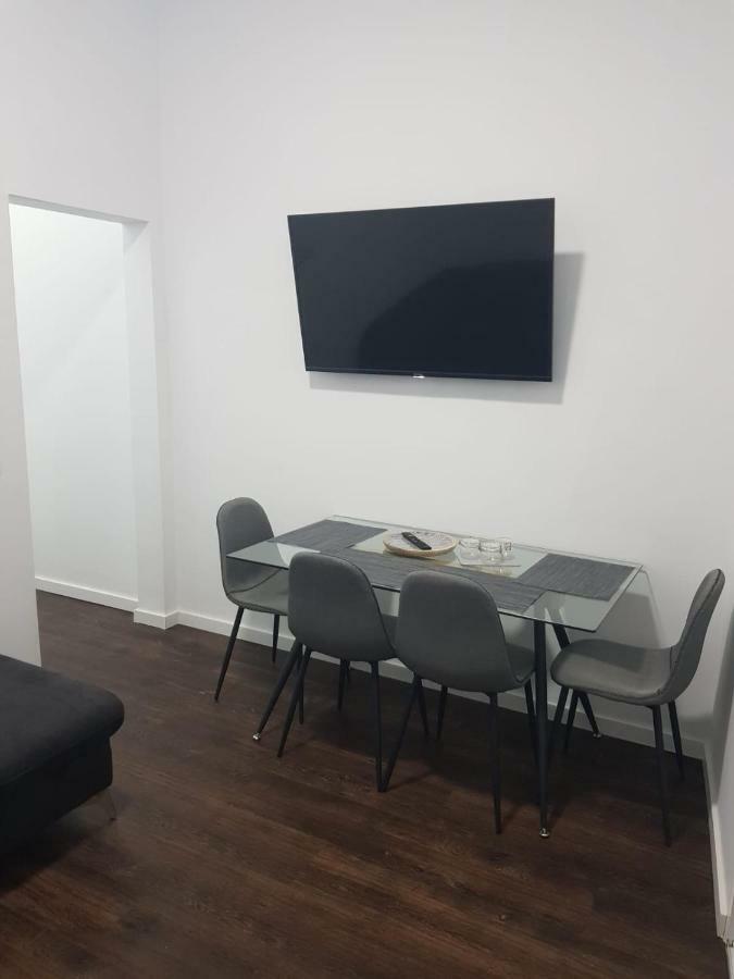 Three-Bedroom Apartment,872090753:JPEG