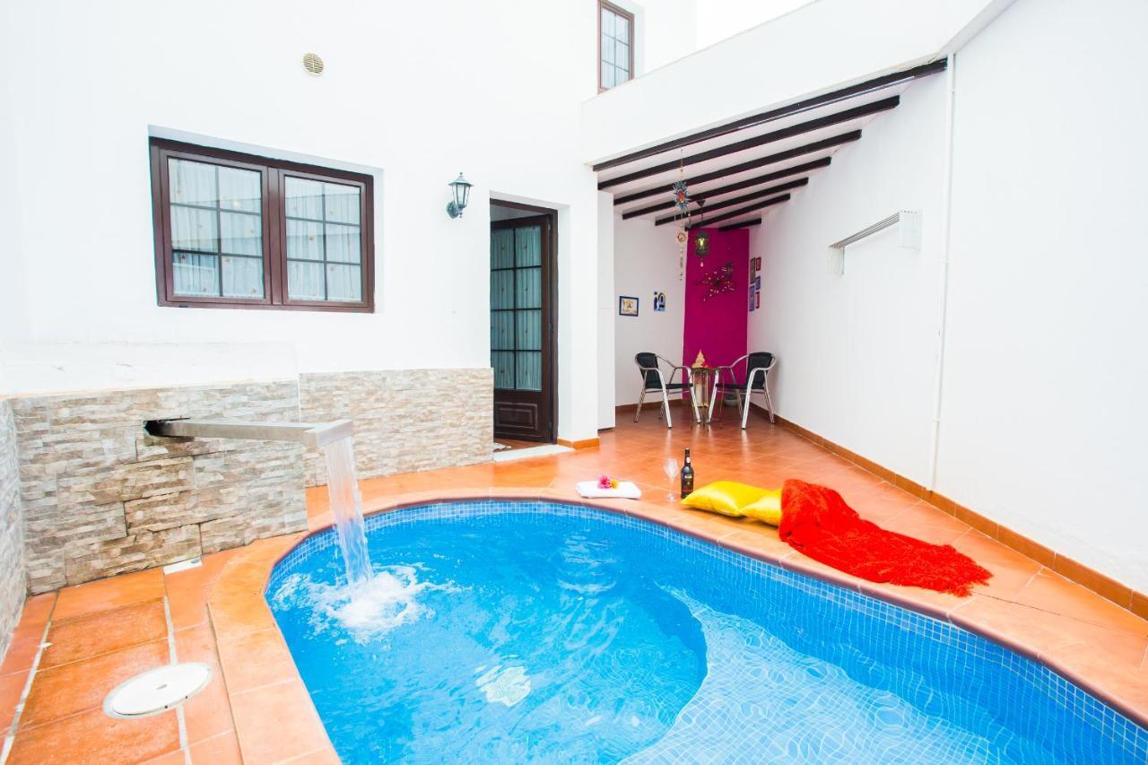 Two-Bedroom House,919246921:JPEG