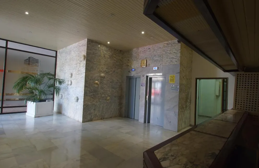 Centrico Apartamento Con Grandes Vistas Cerca De La Playa-1