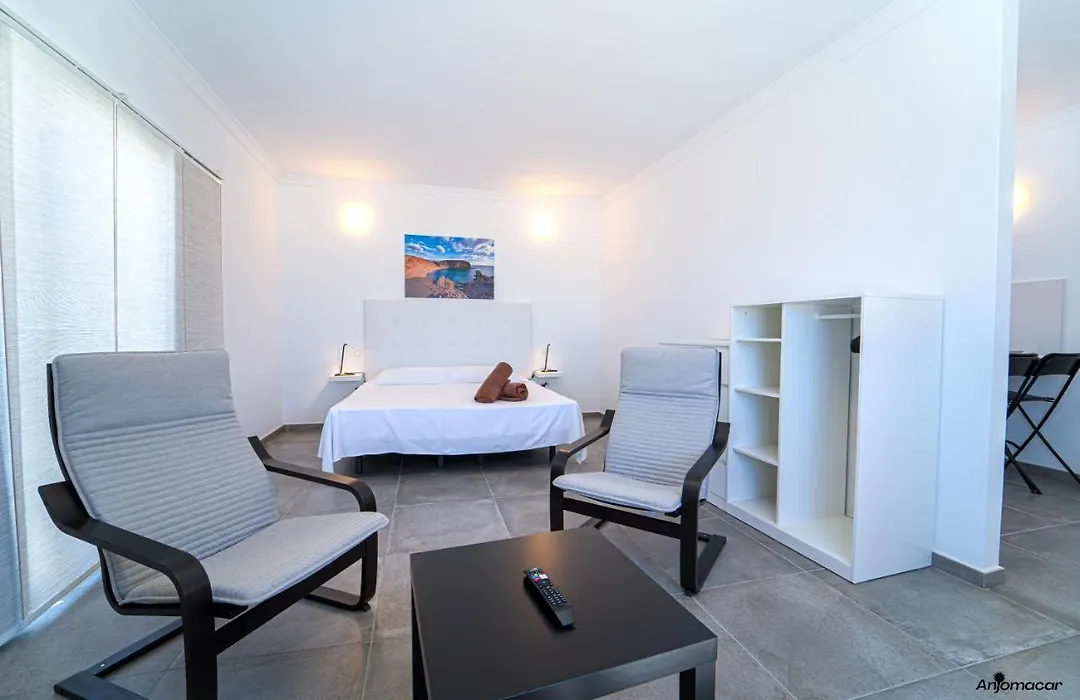 Apartamentos Anjomacar A-1