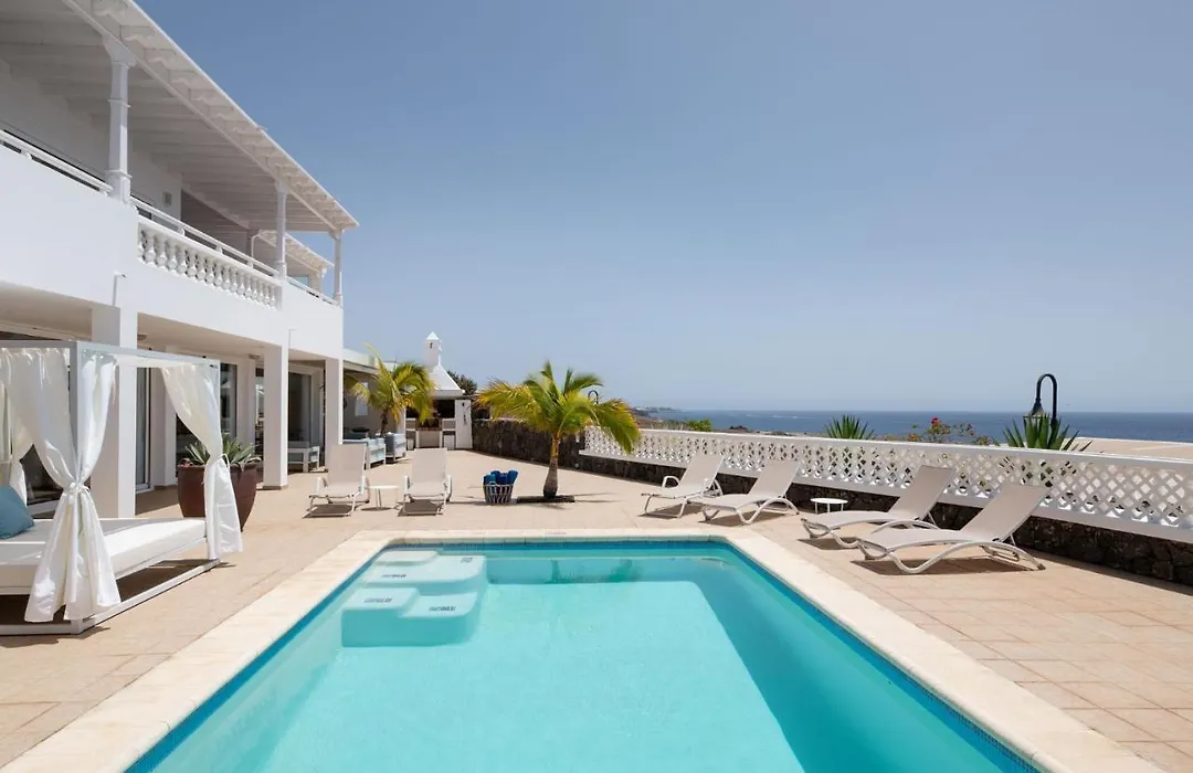 Odin Luxury Villa By Buenavilla-1