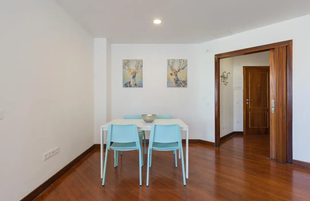 Bright Townhouse - Views - 5 Min Walk To The Beach-1