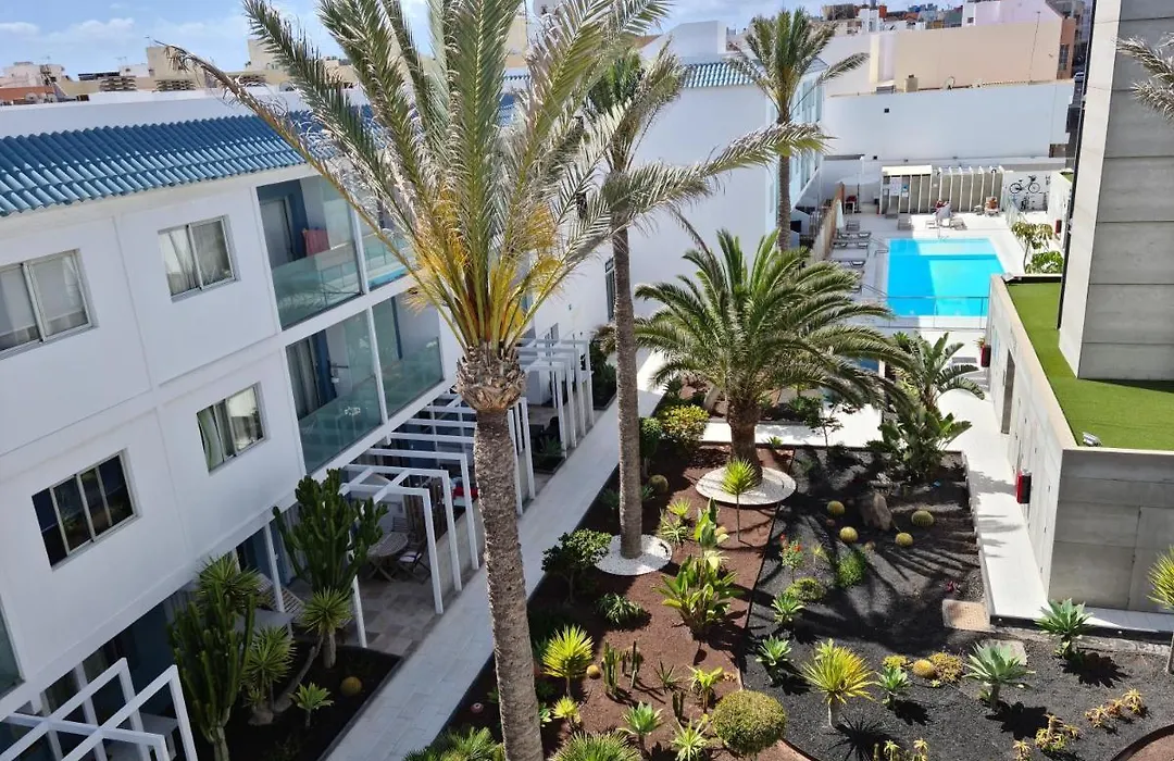 Cool Apartment Near Beach Pool & Ac 1-1
