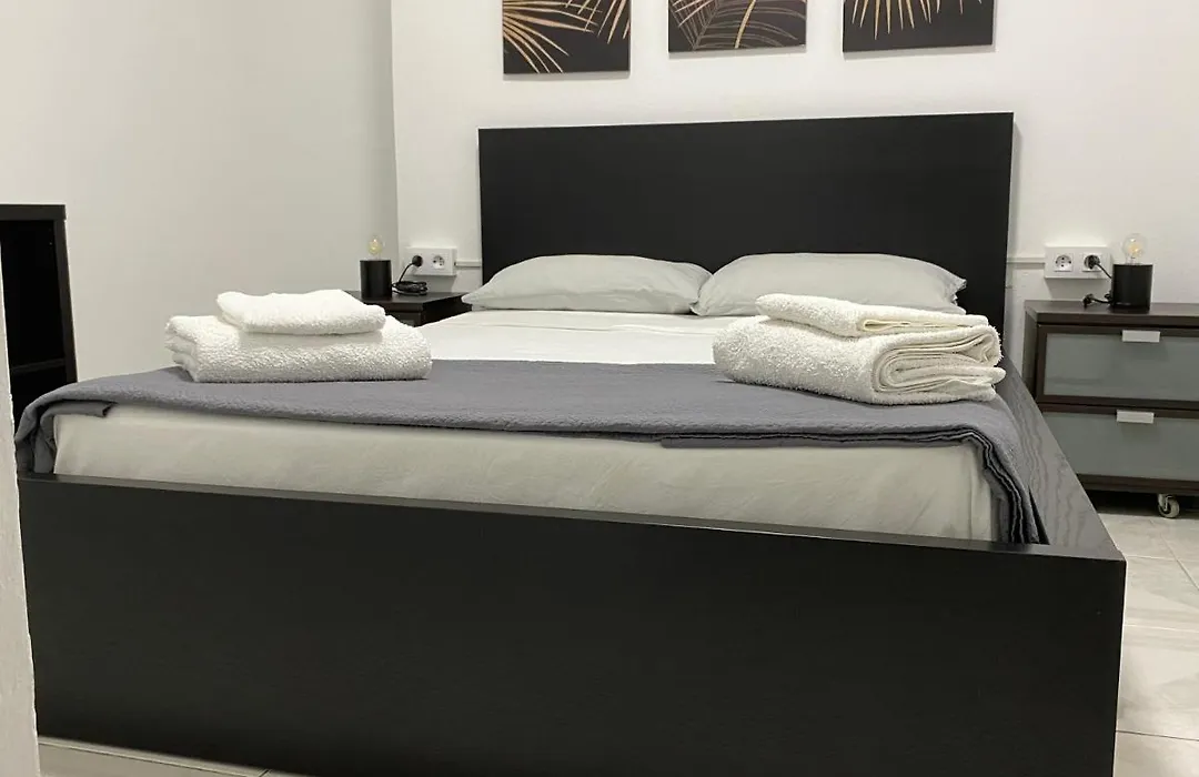Comfort Room Aire Conditioner In Apartment Shared In Playa Las Vistas Los Cristianos Habitaciones, Stanza-1