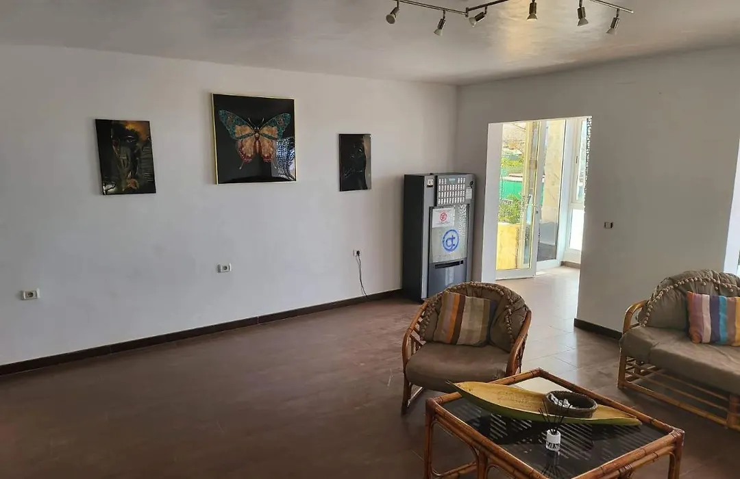 Montana Luna House With Rooms-1