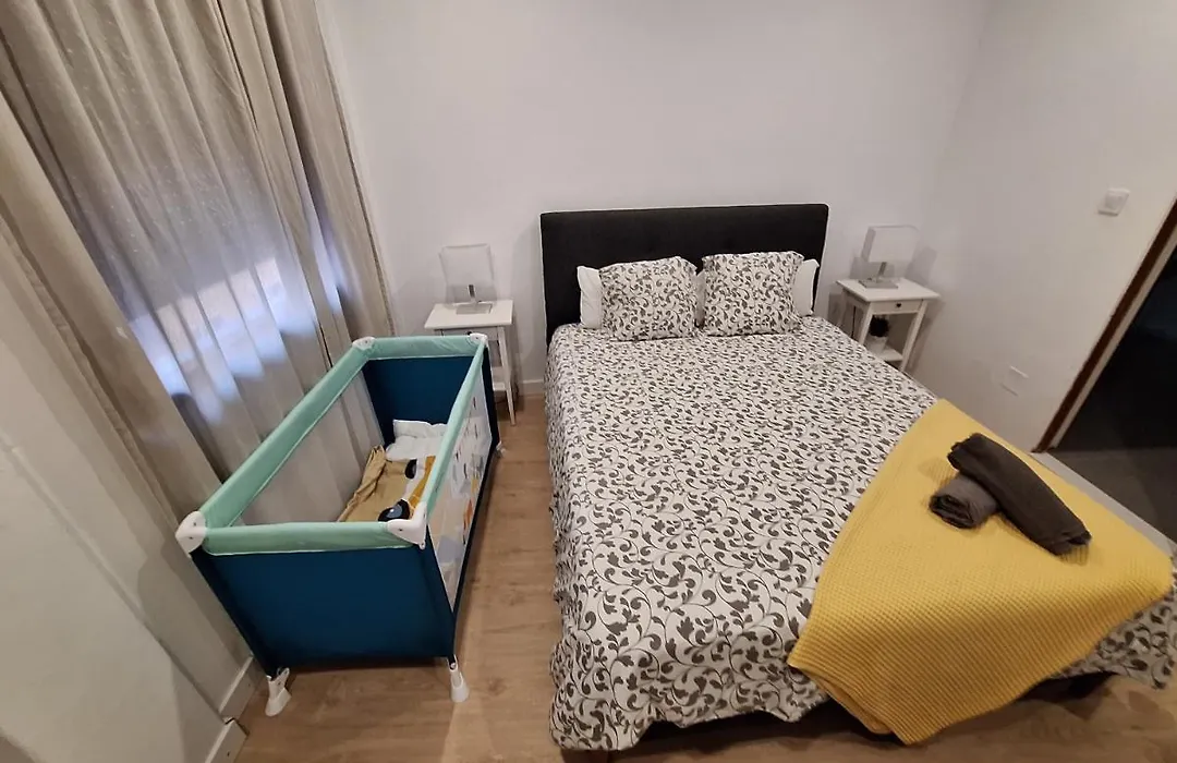 habitacion con baño privado en un piso con familia-1