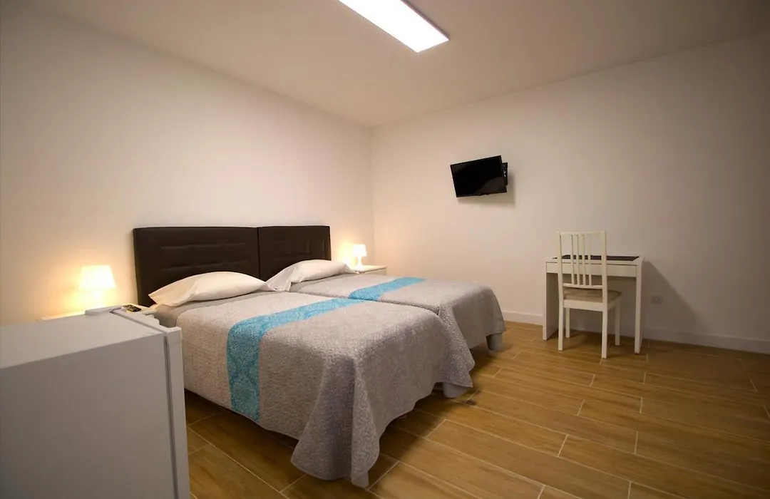 Las Palmas Smart Rooms-1