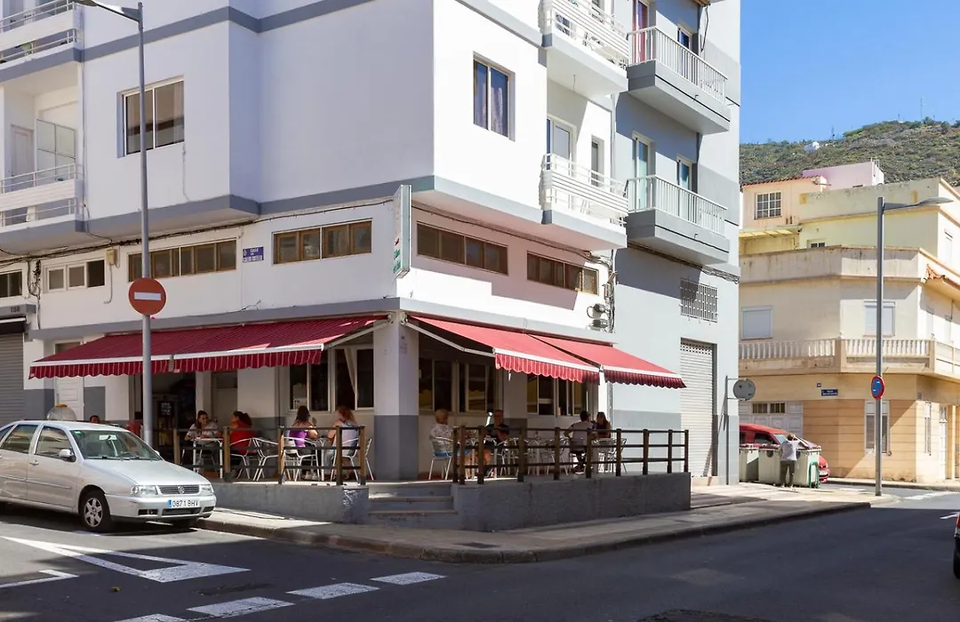 Casa Dona Carmela Guesthouse - Parking Included (Adults Only)-1